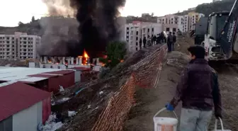 Hatay'daki Şantiye Alanında Yangın: Konteyner Yatakhaneyi Sardı