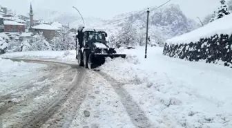 Afyonkarahisar'da Karla Mücadele Çalışmaları Devam Ediyor