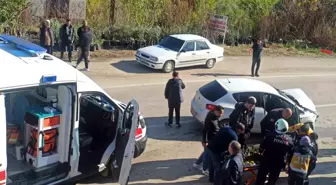 Adana'da Trafik Kazası: İki Yaralı