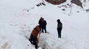 Çığ Altında Kalan Kepçe Operatörü Şehmus Cin Hayata Döndü