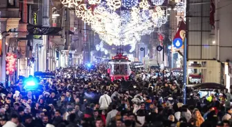 İstanbul'da kutlamaların adresi değişmedi, binlerce vatandaş adeta akın etti