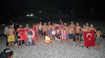 Antalya'da 2025 Yılına Denizde 'Merhaba' Dedi