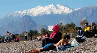 Antalya'da Yeni Yıl Günü Yazdan Kalma Hava