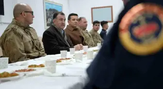 Bayburt Valisi Eldivan, Yılbaşı Akşamı Görevdeki Personeli Ziyaret Etti