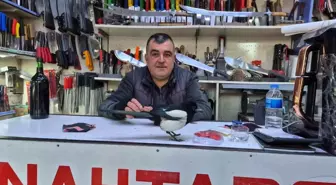 Tekirdağ'da Saksağan Kuşu 'Rafa', Bıçakçı Dükkanının Yeni Maskotu Oldu