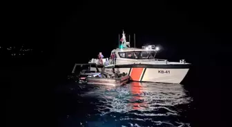 Kuşadası’nda Yunan Unsurlarınca Geri İtilen 16 Düzensiz Göçmen Kurtarıldı