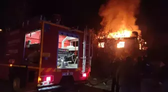 Kütahya'nın Domaniç ilçesinde ev yangını: 2 saatlik müdahale sonrası söndürüldü
