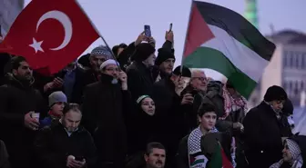 Filistin'e destek için on binlerce kişinin Galata Köprüsü'ne yürüyüşü başladı