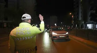 İstanbul'da Yeni Yıl Uygulaması: Trafik Kontrolü ve Çikolata İkramı