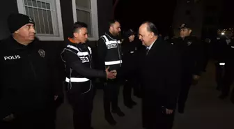 Kastamonu Valisi Dallı yılbaşı gecesi görev yapan personeli ziyaret etti