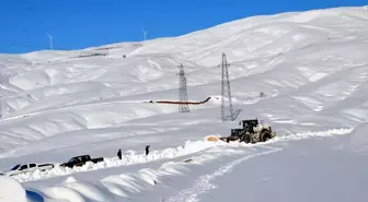 Muş'ta Karla Mücadele Ekipleri 8 Köy ve 21 Mezarın Yolunu Açtı