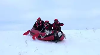 Erzurum Valisi Çiftçi, Macera Tutkunlarıyla Kar Raftingi Yaptı