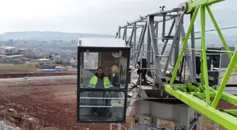 Siirt'teki Hastane İnşaatında Kule Vinç Operatörlerinin Zorlu Çalışmaları