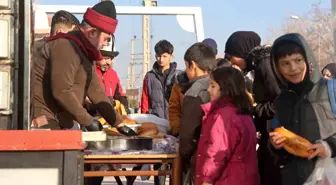 Konya'da Şivlilik Geleneğinde Çocuklara Döner ve Kavurma İkramı