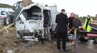 Çanakkale'de Kamyonet Çarpışması: 1 Ölü, 1 Ağır Yaralı