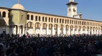 Suriye'de Özgürlük Kutlaması: Emevi Camii'nde Cuma Namazı