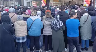 İndirimli ürünü duyan mağazaya koştu