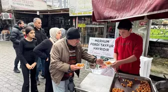 Ferdi Tayfur İçin Lokma Dağıtıldı