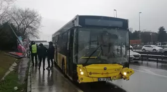 Bahçelievler'de Kontrolden Çıkan İETT Otobüsü Kaza Yaptı