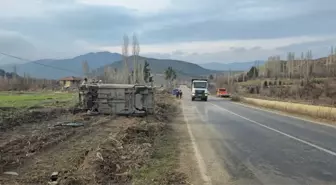 Çorum'da Devrilen Otomobilin Sürücüsü Yaralandı