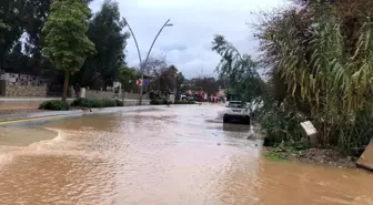 Datça'da Sağanak Yağış Yol ve İşyerlerini Vurdu