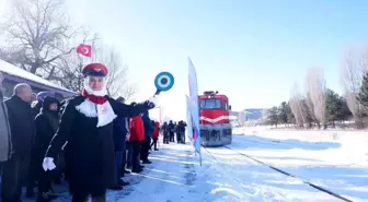 Sarıkamış Treni'ndeki gençleri Bakan Göktaş karşıladı