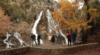 Uçansu Şelalesi Kış Aylarında Doğa Tutkunlarının Gözdesi