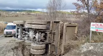 Hafriyat Kamyonu Devrildi, Sürücü Burnu Bile Kanamadan Kurtuldu