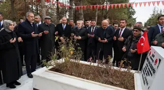 Dışişleri Bakanı Fidan, Niğde'de şehit Ömer Halisdemir'in babasıyla görüştü