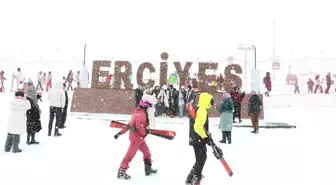 Erciyes Kış Sporları Merkezi Yabancı Turistlerle Dolu