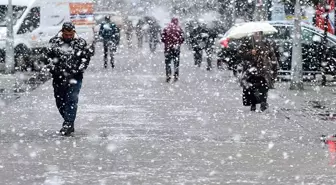 Meteoroloji uzmanı İstanbul'a kar yağışı için tarih verdi! Lapa lapa yağacak