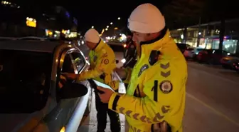 Isparta'da Trafik Denetimleri: 12 Sürücüye Ceza, 5 Araç Men Edildi