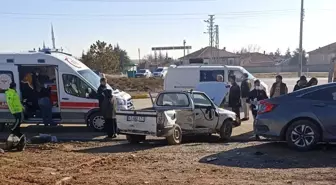 Konya'da Otomobil ve Kamyonet Çarpıştı: 5 Yaralı