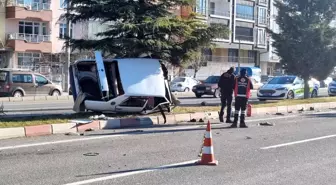 Kütahya'da Trafik Kazası: 3 Yaralı