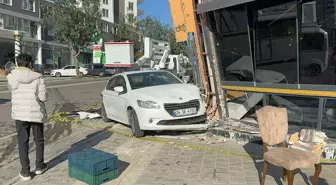 Adana'da Otomobil ve Motosiklet Kazasında 4 Yaralı