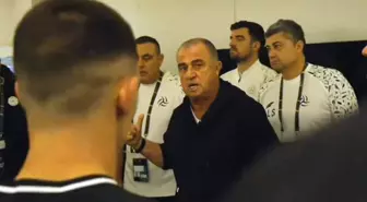 Bakışlara dikkat! Fatih Terim'in soyunma odasında sarf ettiği cümle takımı şampiyon yapar