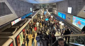 İzmir'de otobüs şoförleri kontak kapattı, ulaşım felç oldu