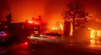 ABD'nin Los Angeles kentinde çıkan orman yangını nedeniyle acil durum ilan edildi