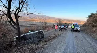 Kastamonu'da Şarampole Devrilen Otomobilde 2 Yaralı