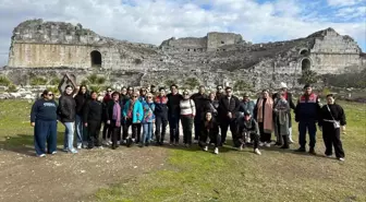 Didim'deki Milet Antik Kenti'nde Yabancı Turistlere Bilgilendirme Yapıldı