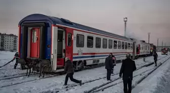 Turistik Doğu Ekspresi'nin Boş Vagonunda Duman Çıktı