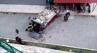 Kastamonu'da Otomobil İstinad Duvarından Düştü, İki Yaralı