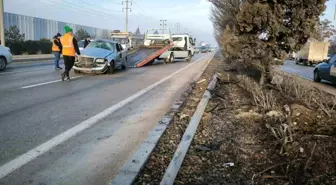 Afyonkarahisar'da Zincirleme Trafik Kazası: 3 Araçta Maddi Hasar