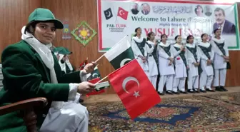 Milli Eğitim Bakanı Tekin, Pakistan'da Kinnaird Kız Lisesi'ni Ziyaret Etti