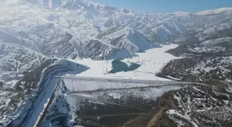 Erzincan'daki Göyne Barajı Kar ve Buzla Kaplandı