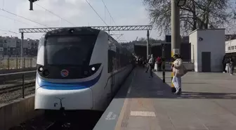 İzmir'de tren ile peron arasına düşen kişi hayatını kaybetti