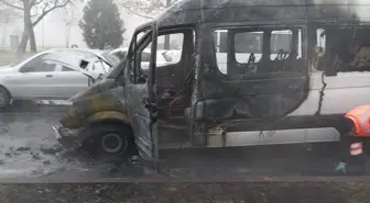 Konya'da Seyir Halindeki Minibüste Yangın Çıktı