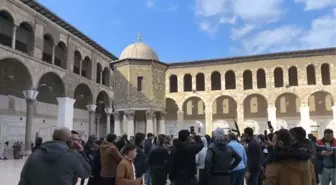 Şam Emevi Camii'nde cuma namazında izdiham! 1'i çocuk 3 ölü, çok sayıda yaralı var