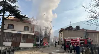 Akşehir'de Bakkalda Yangın Çıktı