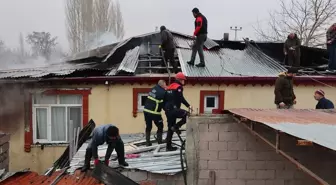 Iğdır'da Yangın: Bir Ev ve İki Ahır Küle Döndü